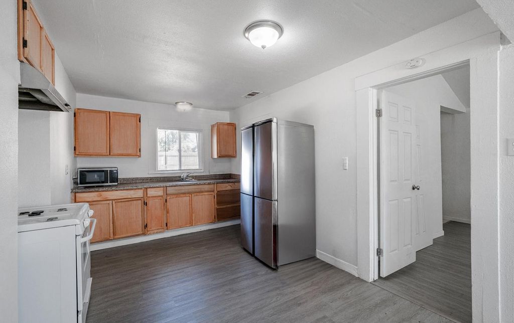 Image 8 of property listing at 4731 E Turner Avenue, Fresno, CA 93702