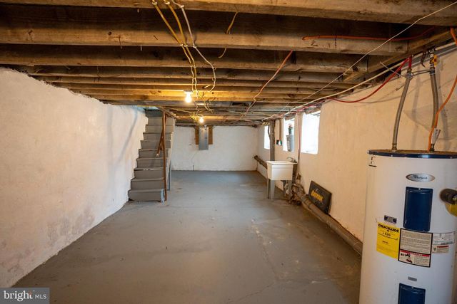 2000 S AVONDALE ST, Philadelphia, PA 19142