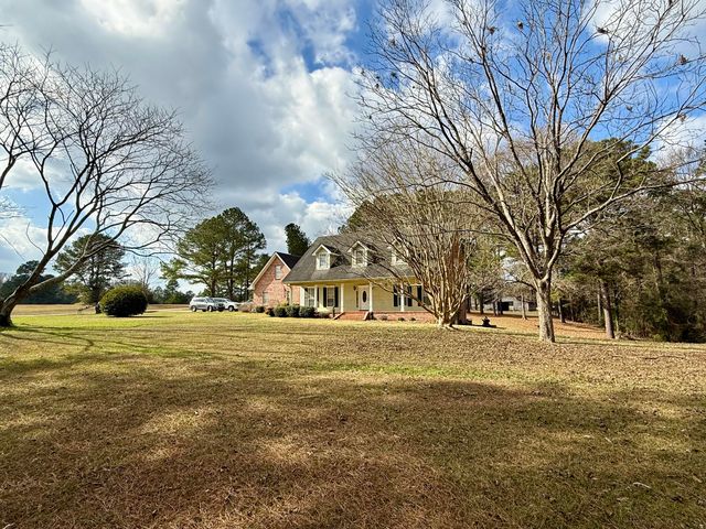 1281 Elks Lake Rd., Hattiesburg, MS 39401