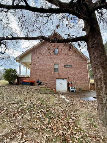 1281 Elks Lake Rd., Hattiesburg, MS 39401