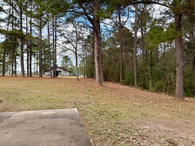 1281 Elks Lake Rd., Hattiesburg, MS 39401