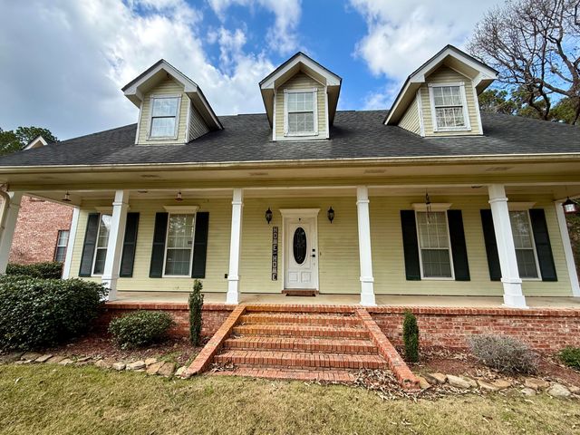 1281 Elks Lake Rd., Hattiesburg, MS 39401