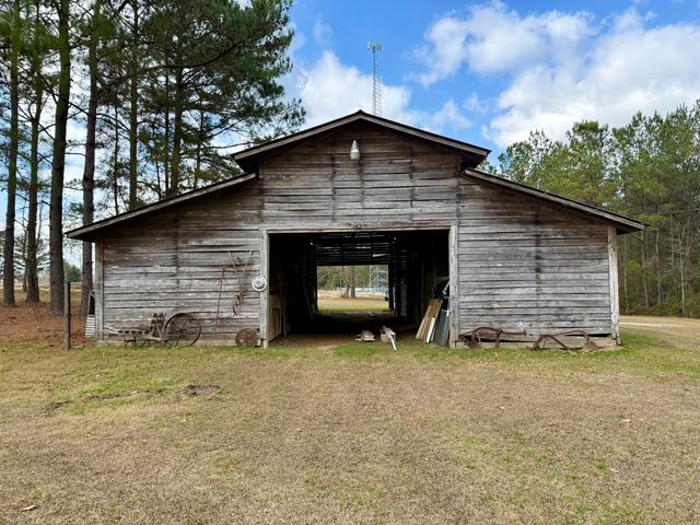 1281 Elks Lake Rd., Hattiesburg, MS 39401