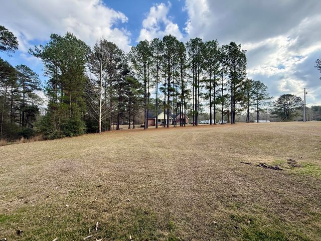 1281 Elks Lake Rd., Hattiesburg, MS 39401