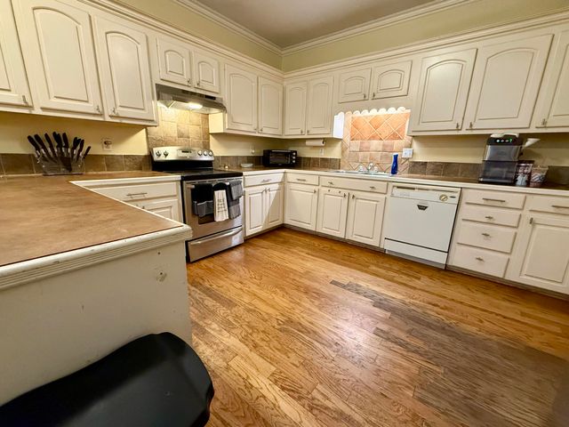 1281 Elks Lake Rd., Hattiesburg, MS 39401