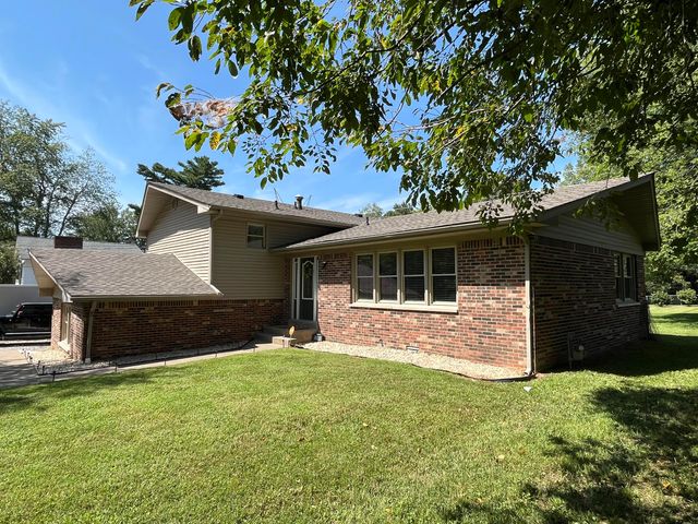 6740 Greenfield Drive, Paducah, KY 42003