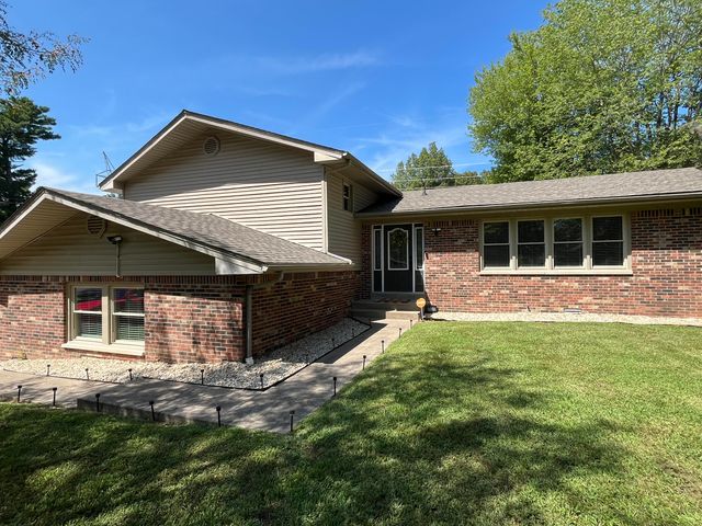 6740 Greenfield Drive, Paducah, KY 42003