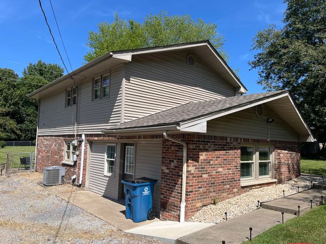6740 Greenfield Drive, Paducah, KY 42003
