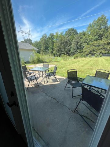 6740 Greenfield Drive, Paducah, KY 42003