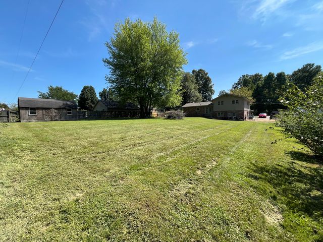 6740 Greenfield Drive, Paducah, KY 42003