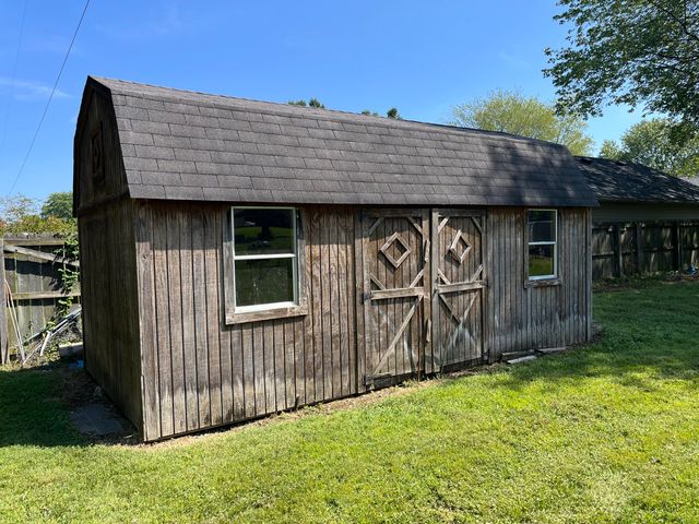 6740 Greenfield Drive, Paducah, KY 42003