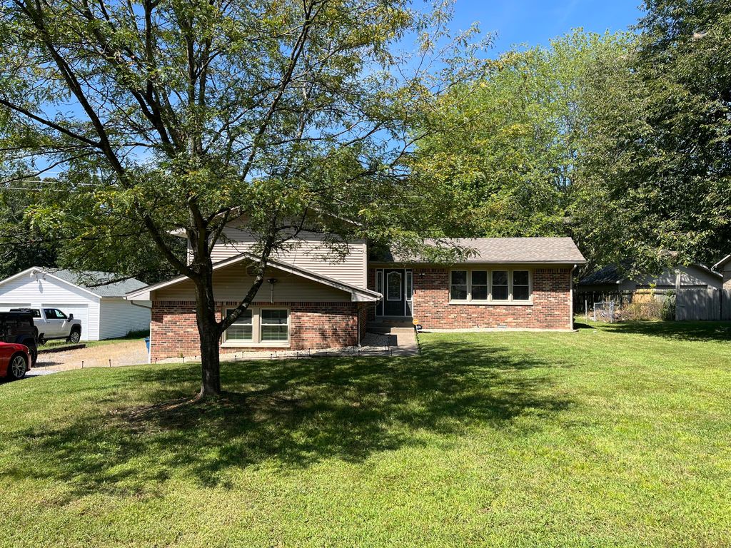 6740 Greenfield Drive, Paducah, KY 42003