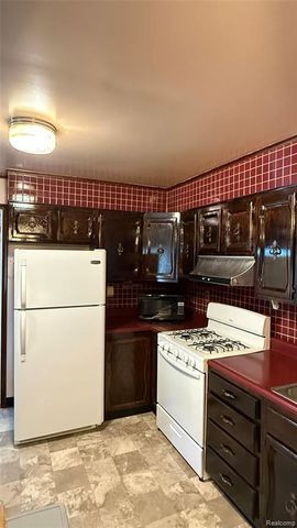 17009 Arlington Ave, Allen Park, MI 48101