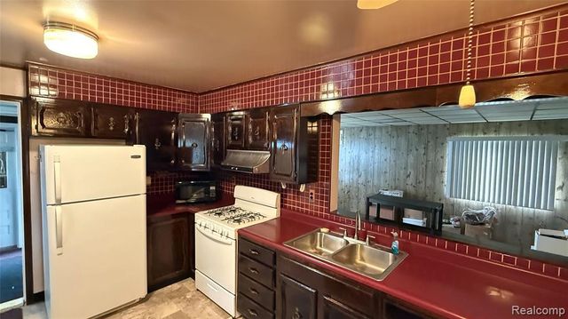 17009 Arlington Ave, Allen Park, MI 48101
