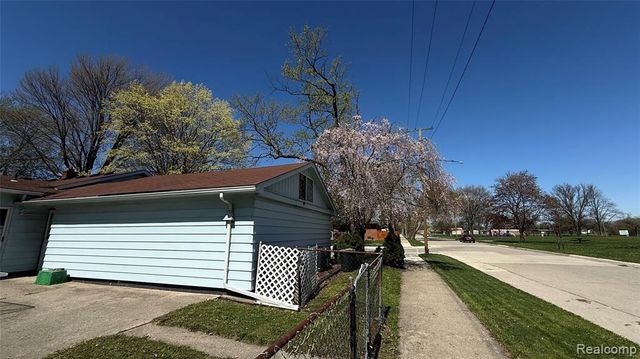 17009 Arlington Ave, Allen Park, MI 48101