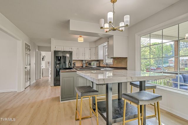 1420 Ruthbrooke Drive, Mount Carmel, TN 37645