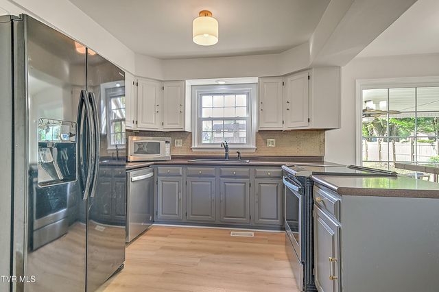 1420 Ruthbrooke Drive, Mount Carmel, TN 37645