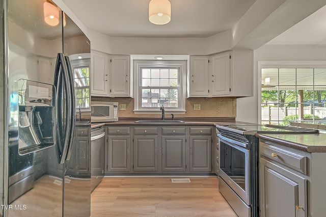 1420 Ruthbrooke Drive, Mount Carmel, TN 37645