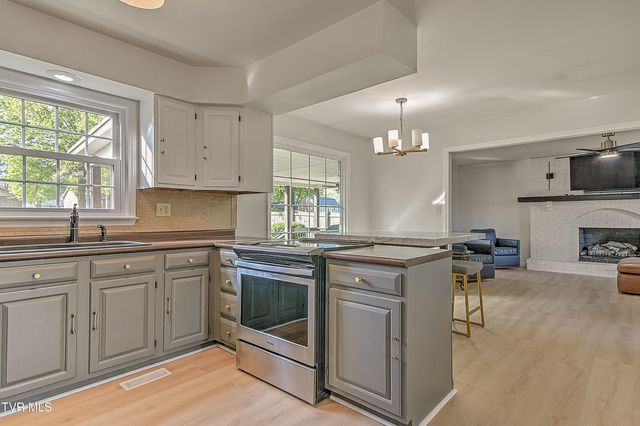 1420 Ruthbrooke Drive, Mount Carmel, TN 37645