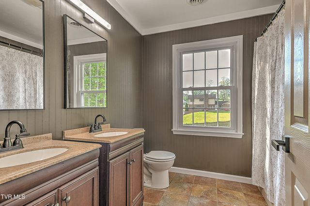 1420 Ruthbrooke Drive, Mount Carmel, TN 37645