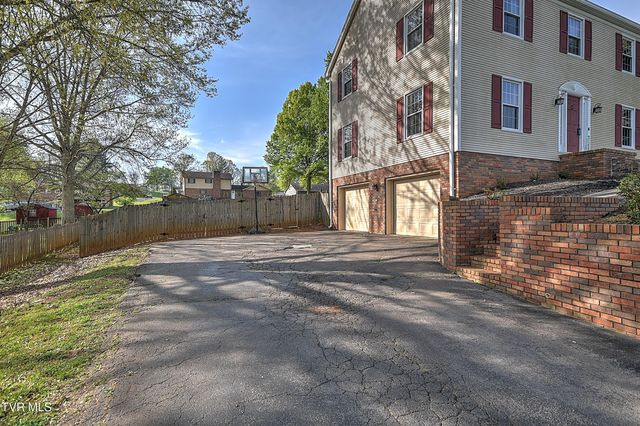 1420 Ruthbrooke Drive, Mount Carmel, TN 37645