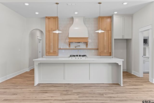 17300 Woodcrest Circle, Lindale, TX 75771