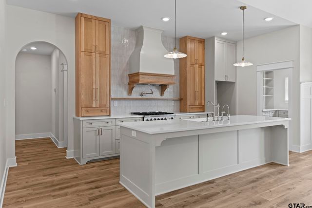 17300 Woodcrest Circle, Lindale, TX 75771