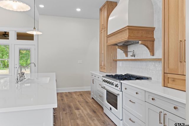 17300 Woodcrest Circle, Lindale, TX 75771