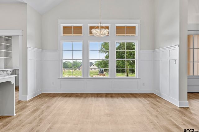 17300 Woodcrest Circle, Lindale, TX 75771