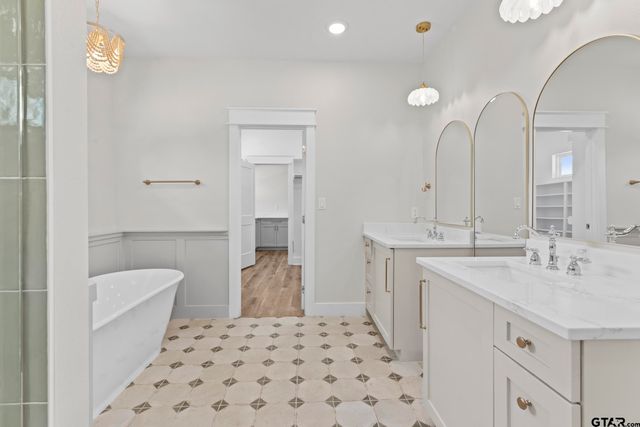 17300 Woodcrest Circle, Lindale, TX 75771
