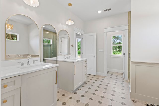 17300 Woodcrest Circle, Lindale, TX 75771