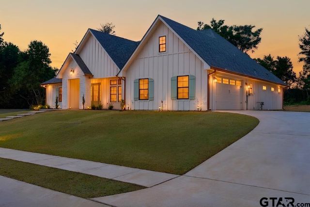 17300 Woodcrest Circle, Lindale, TX 75771