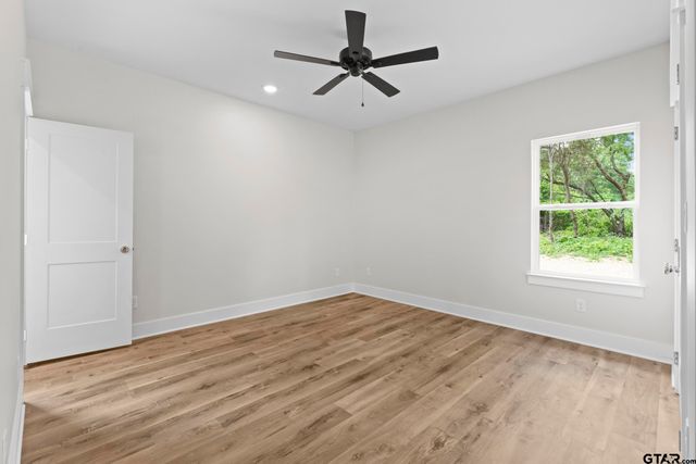 17300 Woodcrest Circle, Lindale, TX 75771