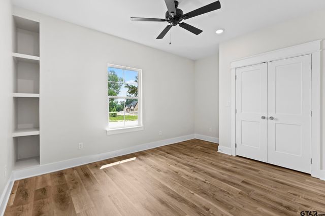17300 Woodcrest Circle, Lindale, TX 75771