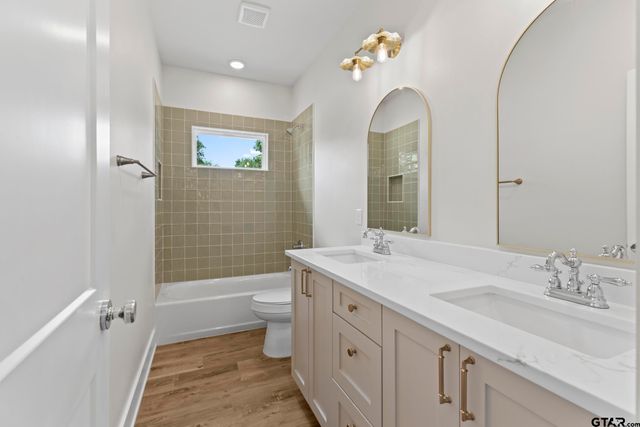 17300 Woodcrest Circle, Lindale, TX 75771
