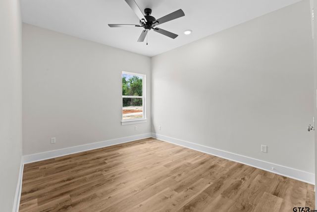 17300 Woodcrest Circle, Lindale, TX 75771