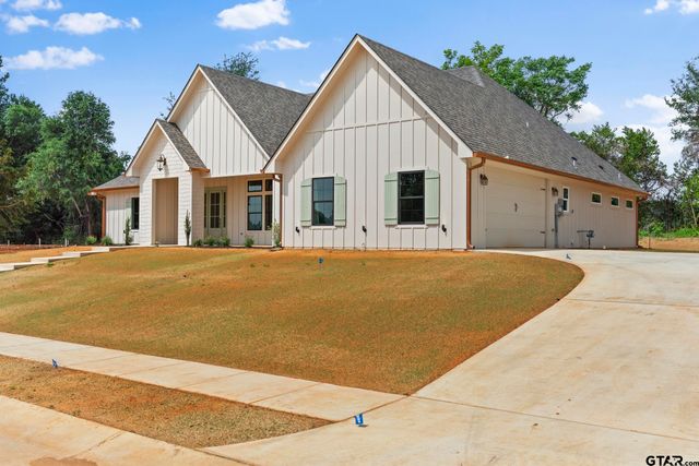 17300 Woodcrest Circle, Lindale, TX 75771