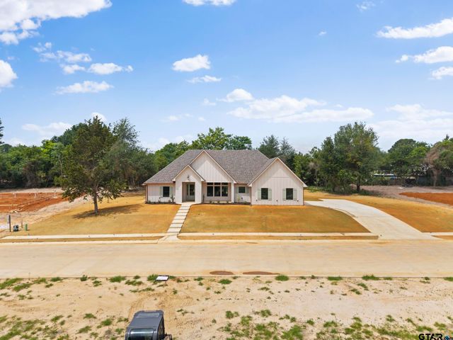 17300 Woodcrest Circle, Lindale, TX 75771