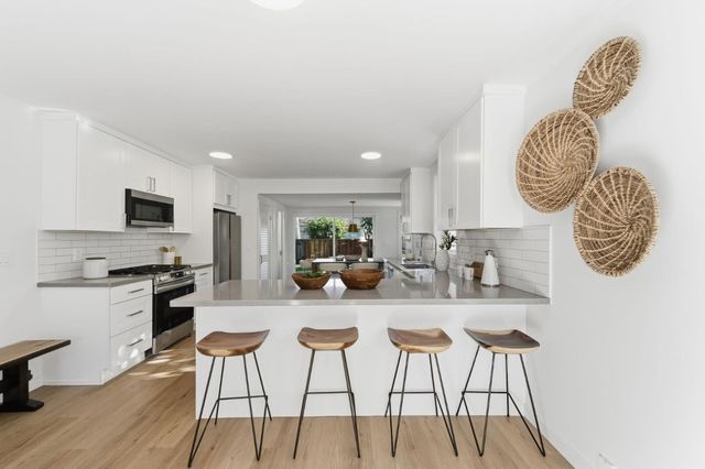 711 Roosevelt Avenue, Redwood City, CA 94061