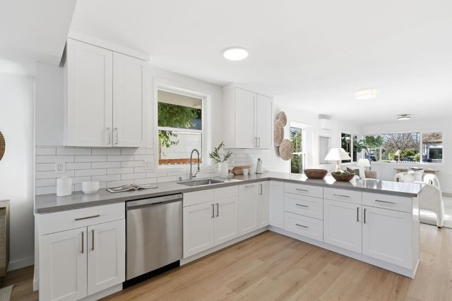 711 Roosevelt Avenue, Redwood City, CA 94061