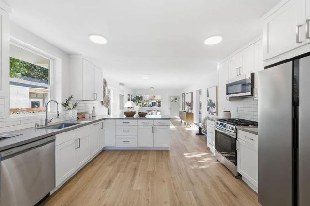 711 Roosevelt Avenue, Redwood City, CA 94061