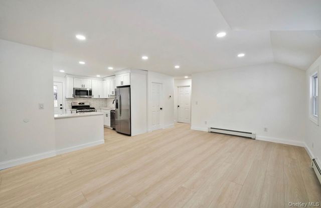 10 Linda Lane, Central Islip, NY 11722