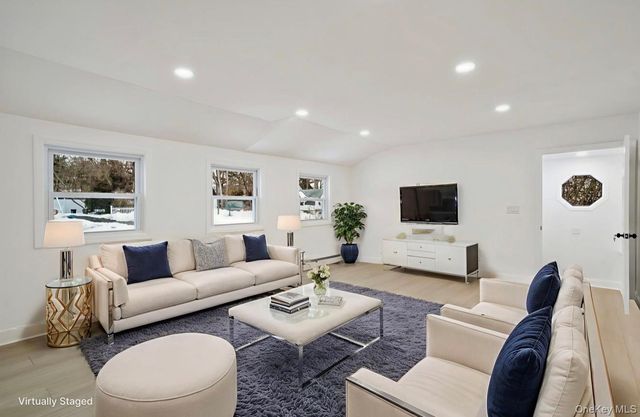 10 Linda Lane, Central Islip, NY 11722