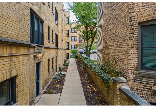 646.5 W Roscoe Street 2S, Chicago, IL 60657