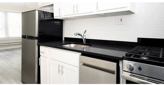 646.5 W Roscoe Street 2S, Chicago, IL 60657