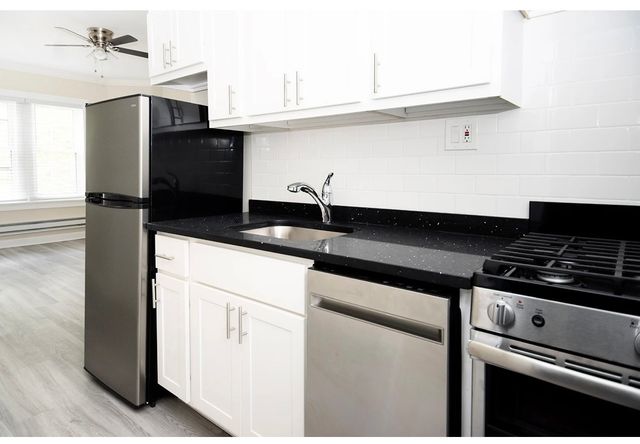 646.5 W Roscoe Street 2S, Chicago, IL 60657