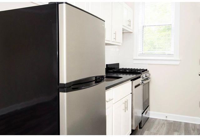646.5 W Roscoe Street 2S, Chicago, IL 60657
