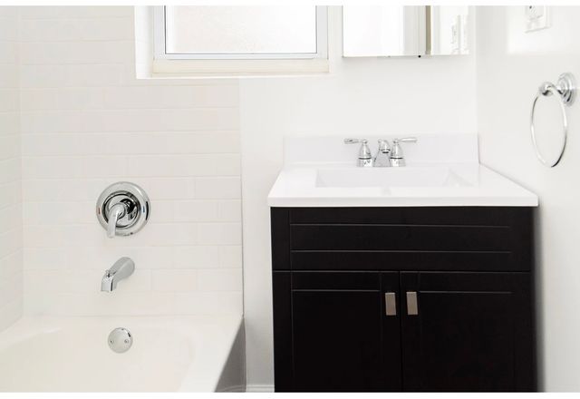 646.5 W Roscoe Street 2S, Chicago, IL 60657