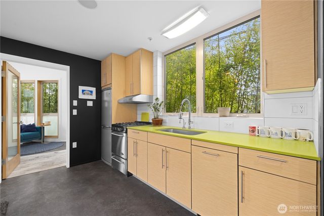 2331 E Madison Street, Seattle, WA 98112