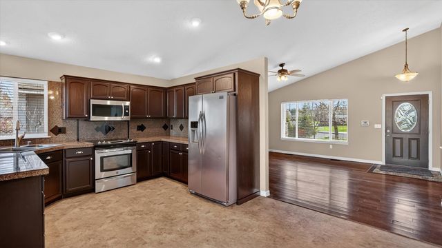 17925 N Colton Ct, Colbert, WA 99005